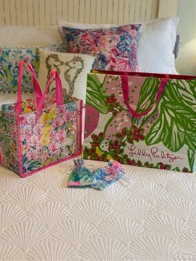 Lilly Pulitzer Vibrant Floral Shopper bags and jewelry bag dusters
